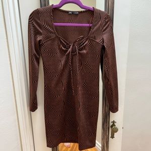 70s style mini dress with long sleeves and adorable front keyhole bow detail.